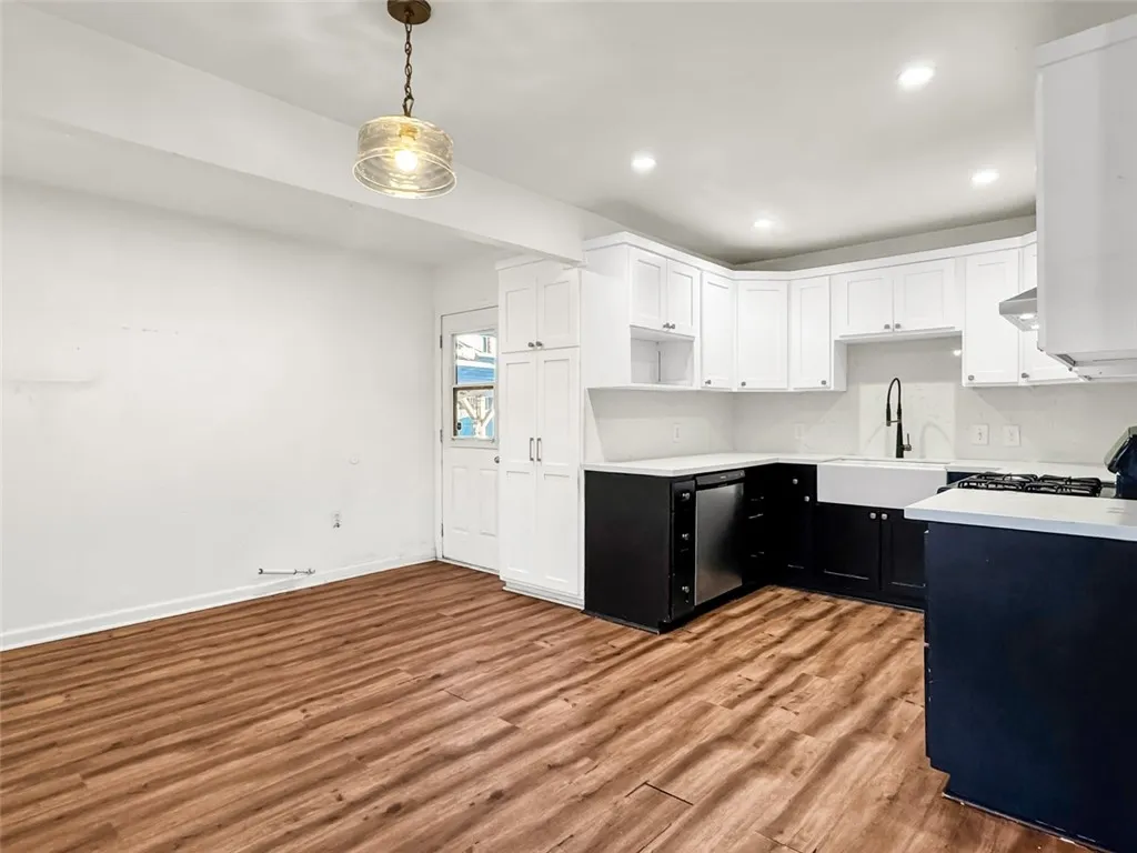 9822 Bartley Avenue, Santa Fe Springs, California 90670 home-pic-3